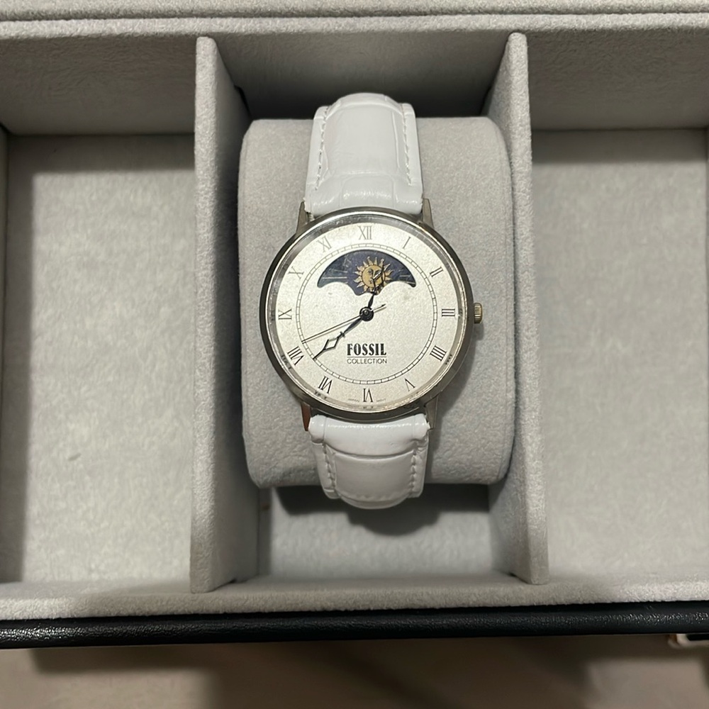 Fossil lunar phase watch new band new battery runs great
